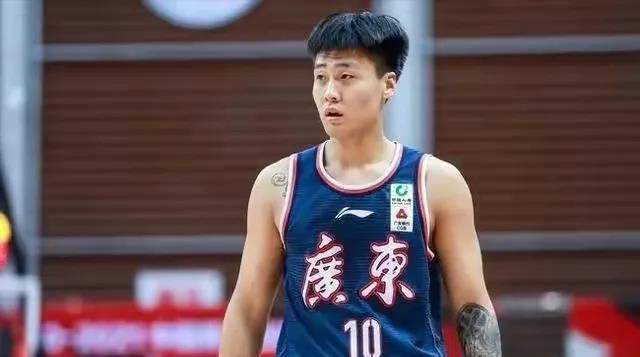 第84分钟，桑切斯受伤无法坚持被佩特洛维奇换下！